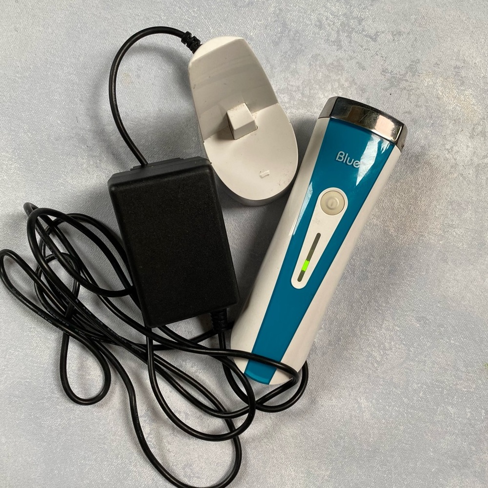 Blue led bluelight skincare tool wand with charger